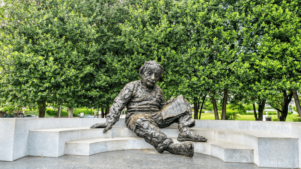 einstein statue in park